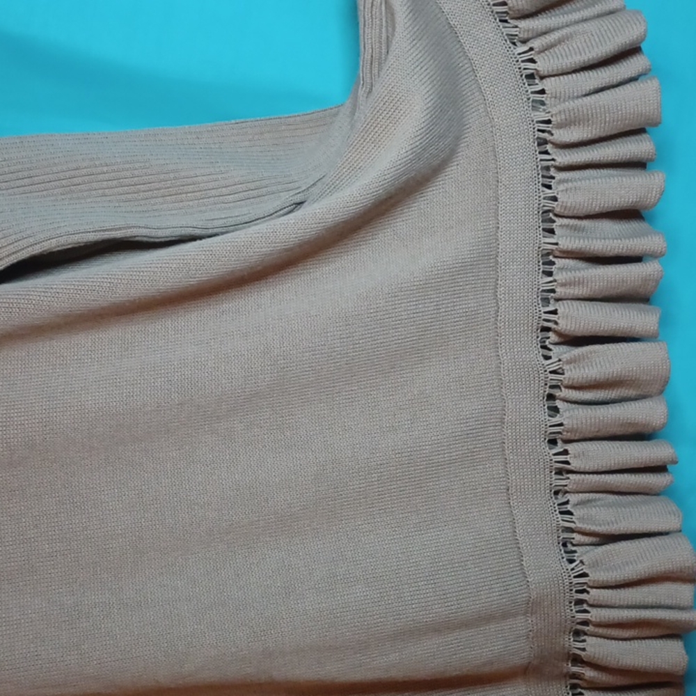 LISA RINNA Collection Light Mocha Ruffle Sweater. Size L - Picture 10 of 15